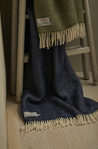Wolldecke in navy blauem Herringbone Muster