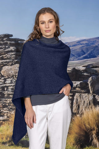 Noble Wilde Poncho/Cape aus Merino Possum Maritime Dunkelblau