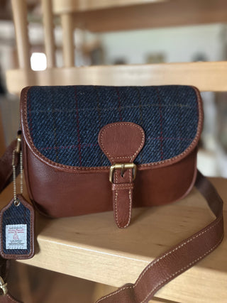 Die Tasche ist von vorne abgebildet.