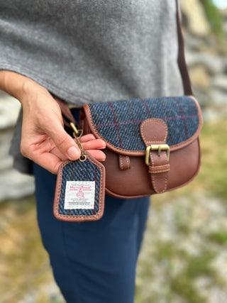 Die Tasche ist aus original Harris Tweed aus Schottland gefertigt.