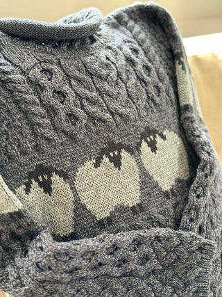 Pullover Irischer Zopfstrick aus Merinowolle mit Schafen