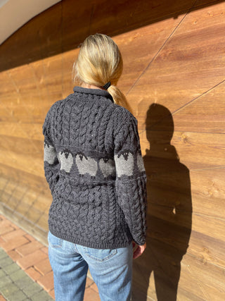 Pullover Irischer Zopfstrick aus Merinowolle mit Schafen