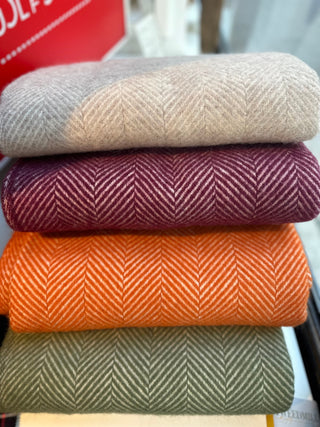 Wolldecke in naturfarbenem beige Herringbone Muster
