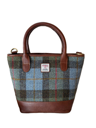 Die Handtasche ist von vorne abgebildet.