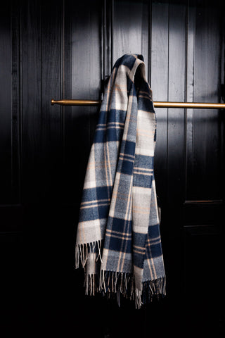 Die Decke ist drapiert.