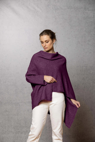Noble Wilde Poncho/Cape aus Merino Possum Twilight Purple