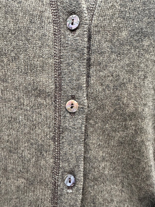 Noble Wilde Strickweste (Knöpfe) aus Merino Possum latte