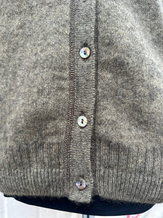 Noble Wilde Strickweste (Knöpfe) aus Merino Possum latte